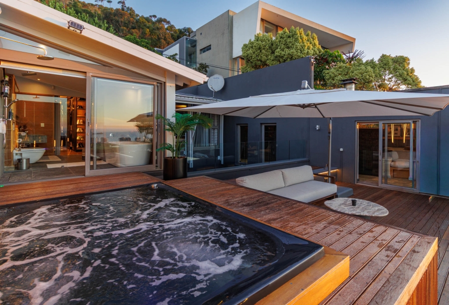 4 Bedroom Property for Sale in Green Point Western Cape
